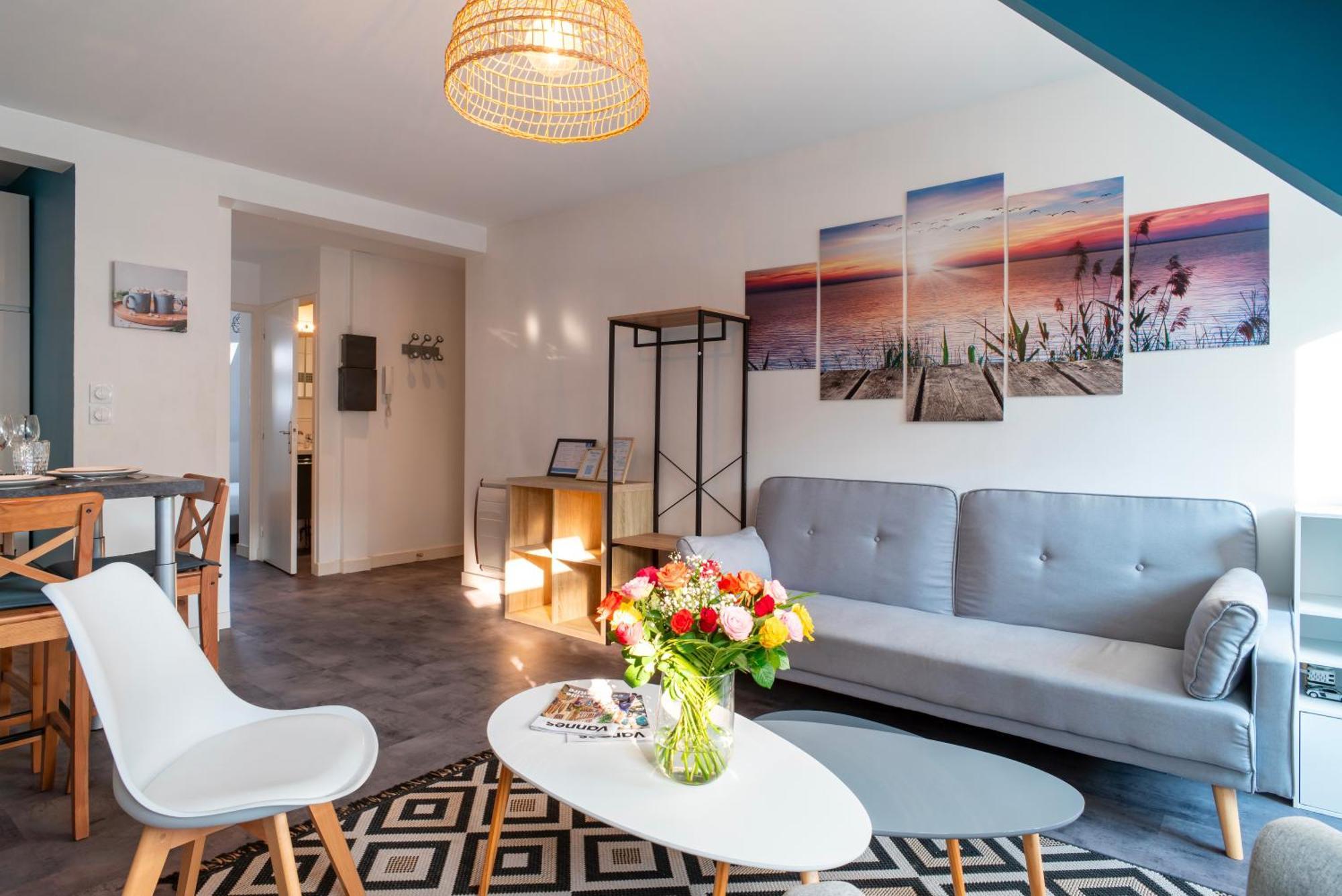 Apartment Le Saint-patern - T3 Centre-ville Et Garage Securise
